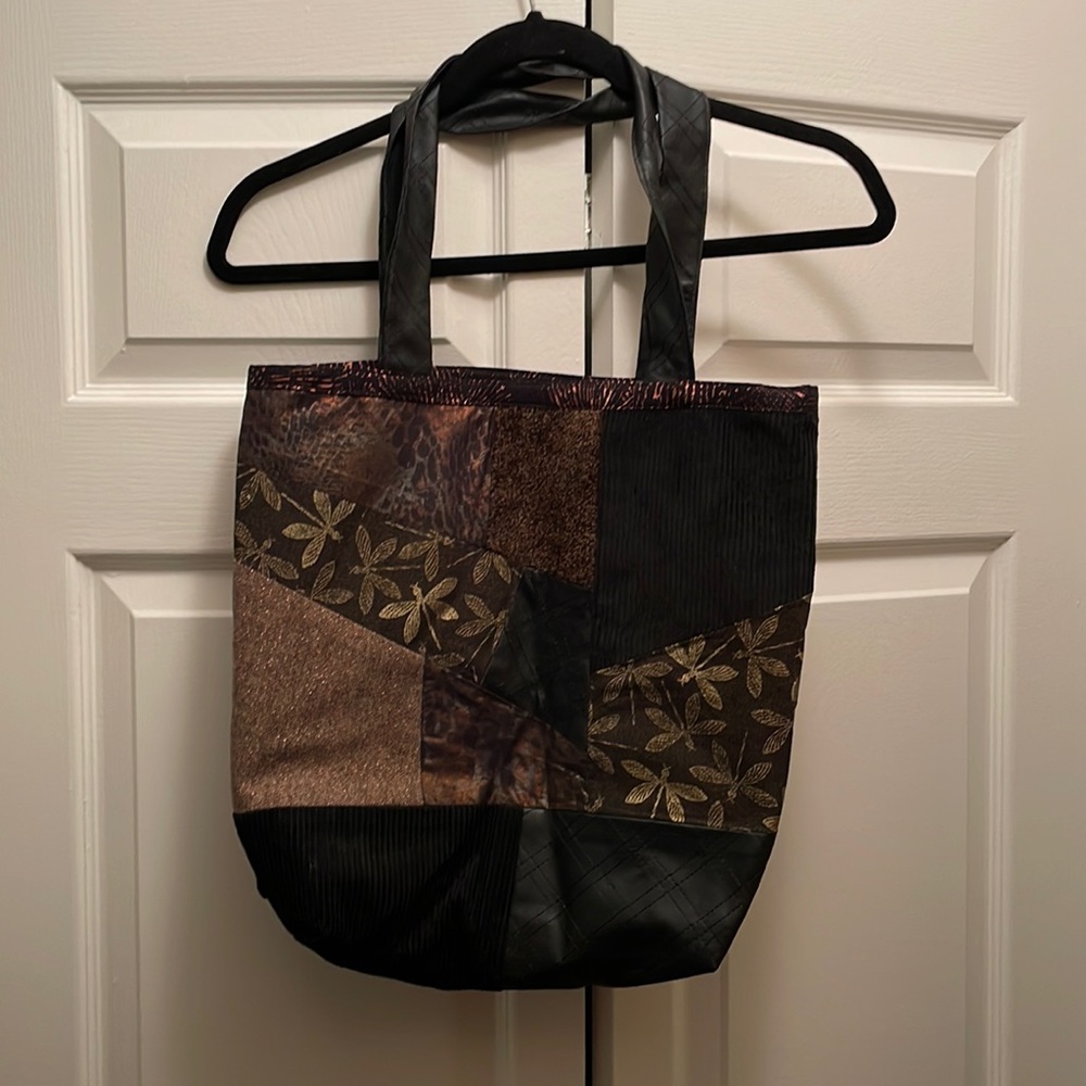 Handbag with dragonfly’s on  !